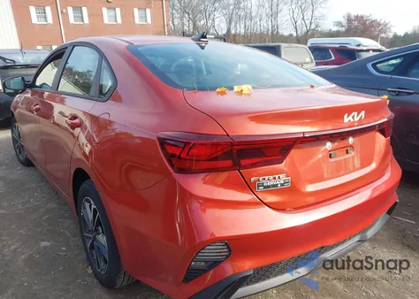 2024 Kia Forte Lxs z USA, uszkodzony, nr VIN 3KPF24AD5RE697750
